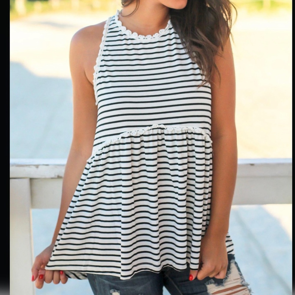 NWOT • POL BLACK & WHITE STRIPE BABYDOLL HEM TOP